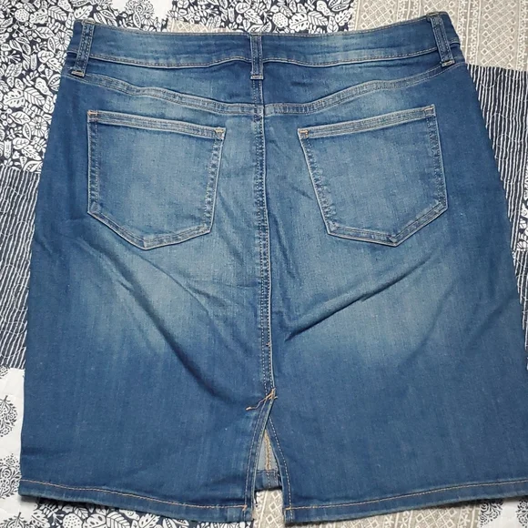 Old Navy denim skirt - Picture 2 of 8